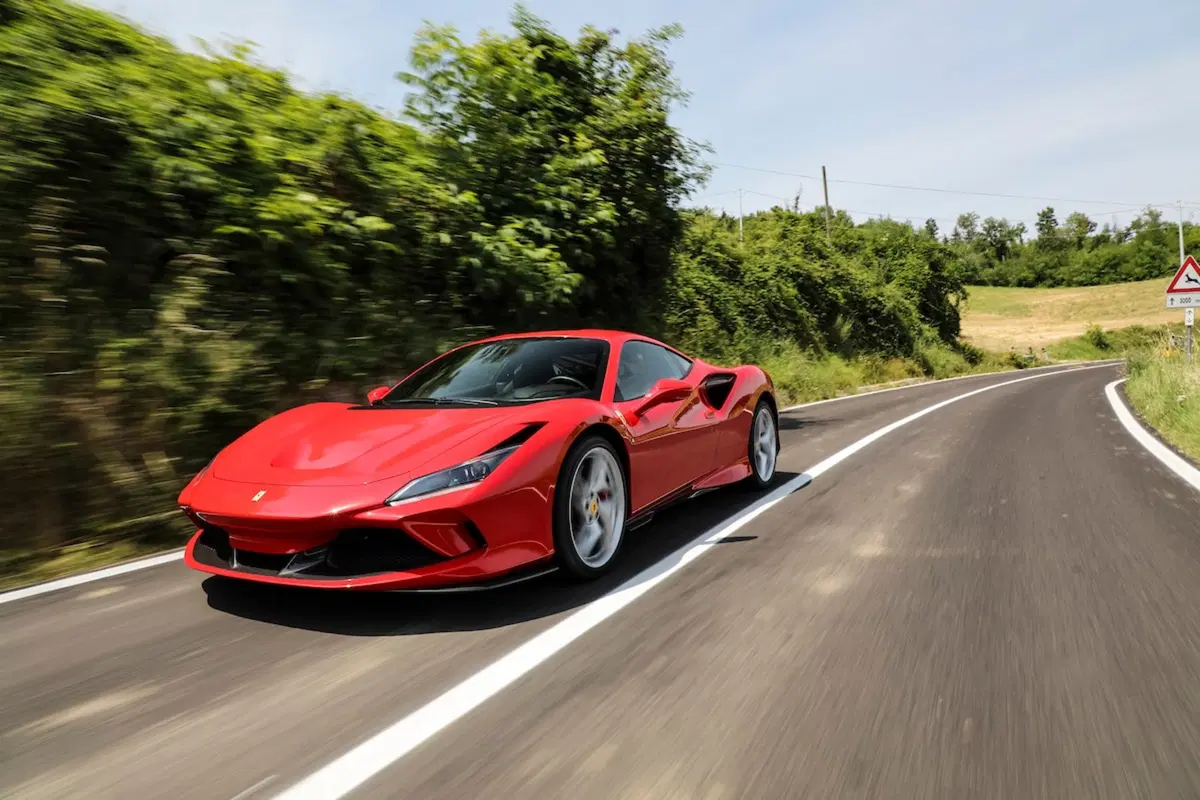 Ferrari F8 Tributo, celebra la dinastia V8 con la forza di 720 CV [Video] (7)