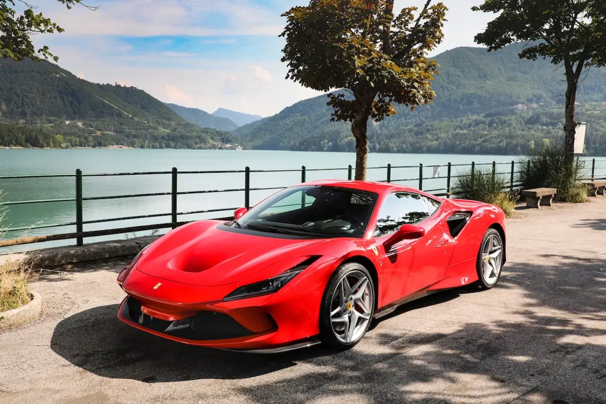 Ferrari F8 Tributo, celebra la dinastia V8 con la forza di 720 CV [Video] (9)