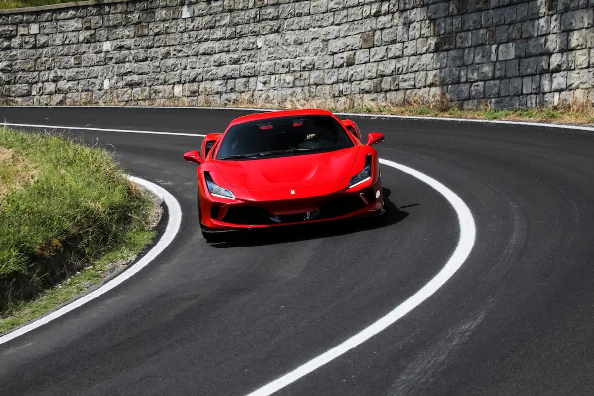 Ferrari F8 Tributo, celebra la dinastia V8 con la forza di 720 CV [Video] (12)