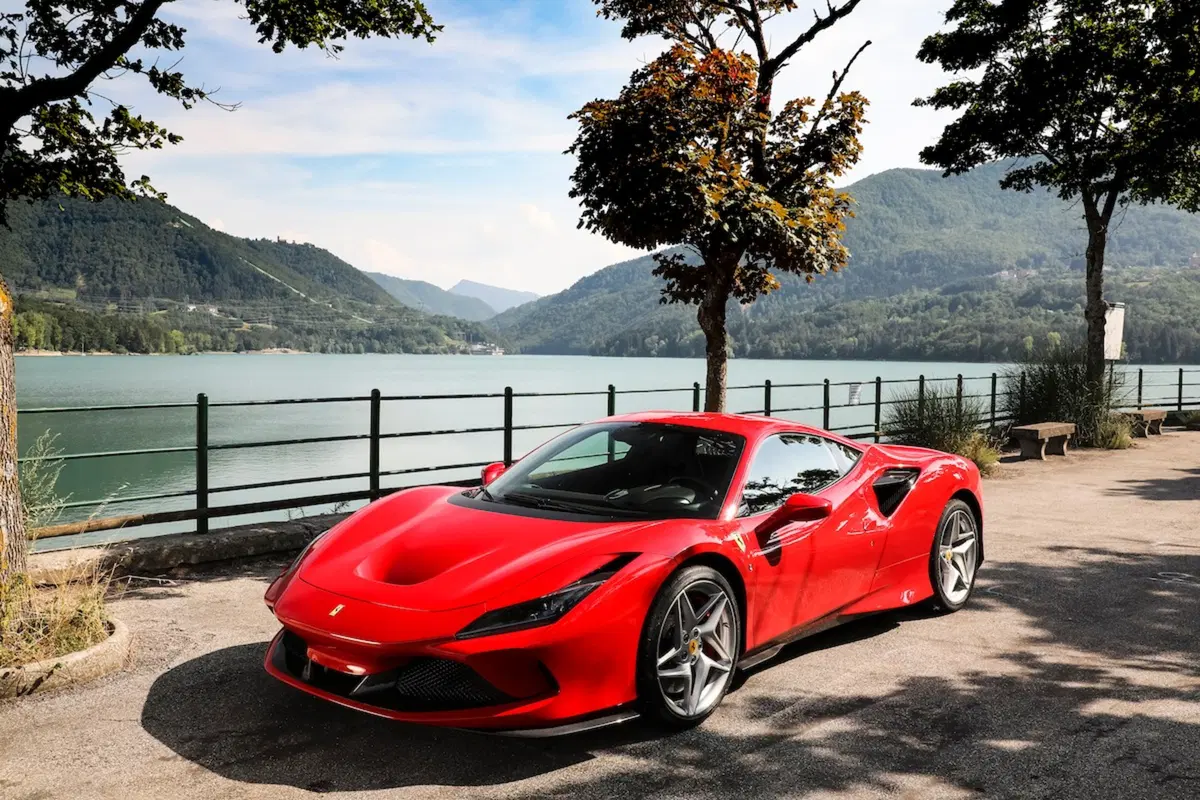 Ferrari F8 Tributo, celebra la dinastia V8 con la forza di 720 CV [Video] (10)