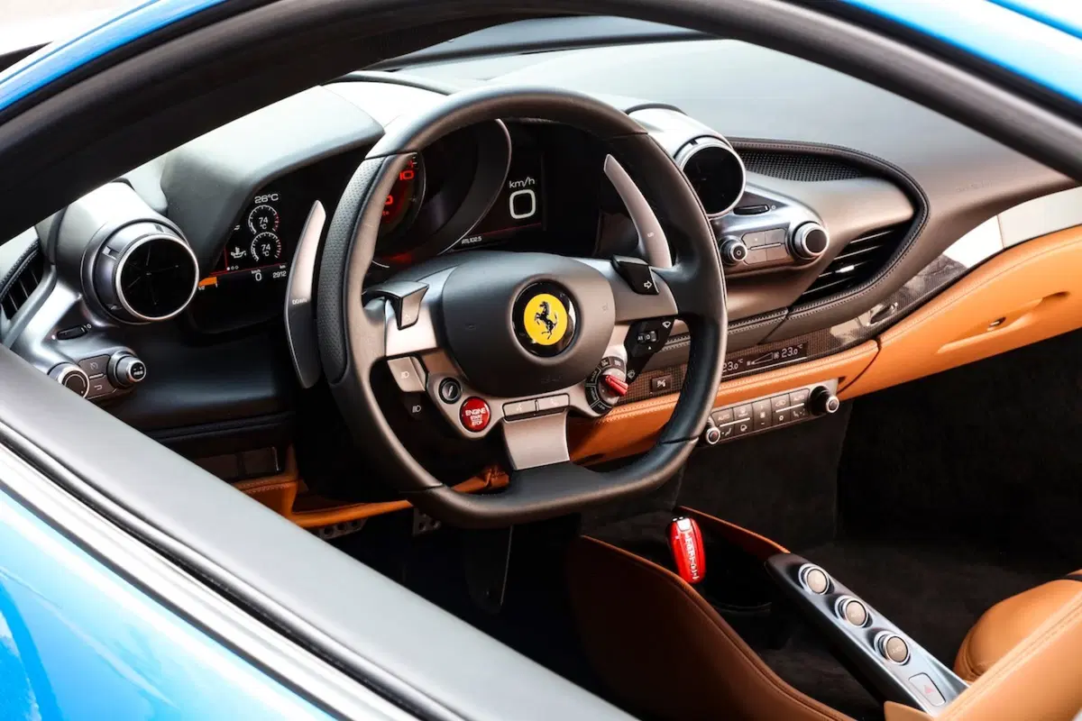 Ferrari F8 Tributo, celebra la dinastia V8 con la forza di 720 CV [Video] (15)