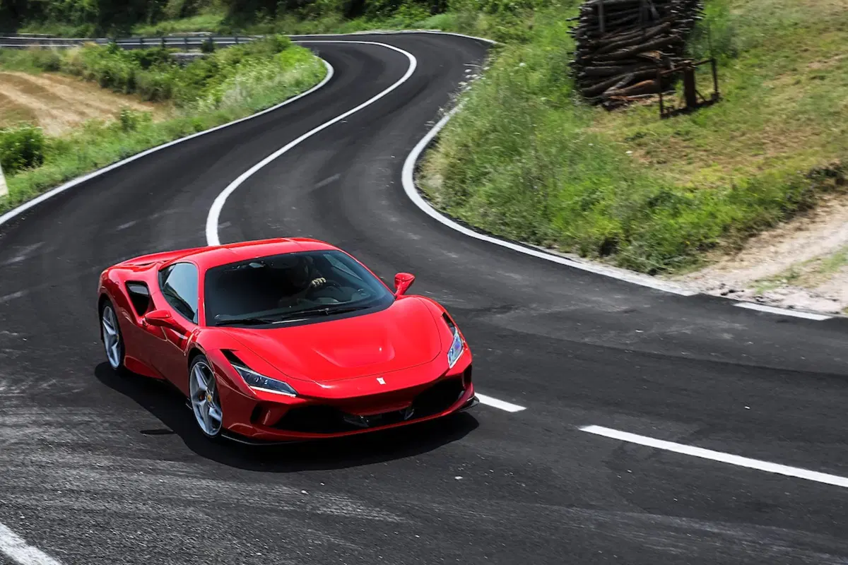 Ferrari F8 Tributo, celebra la dinastia V8 con la forza di 720 CV [Video] (25)