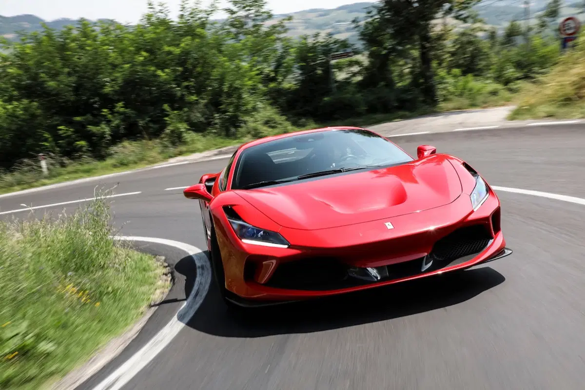 Ferrari F8 Tributo, celebra la dinastia V8 con la forza di 720 CV [Video] (23)