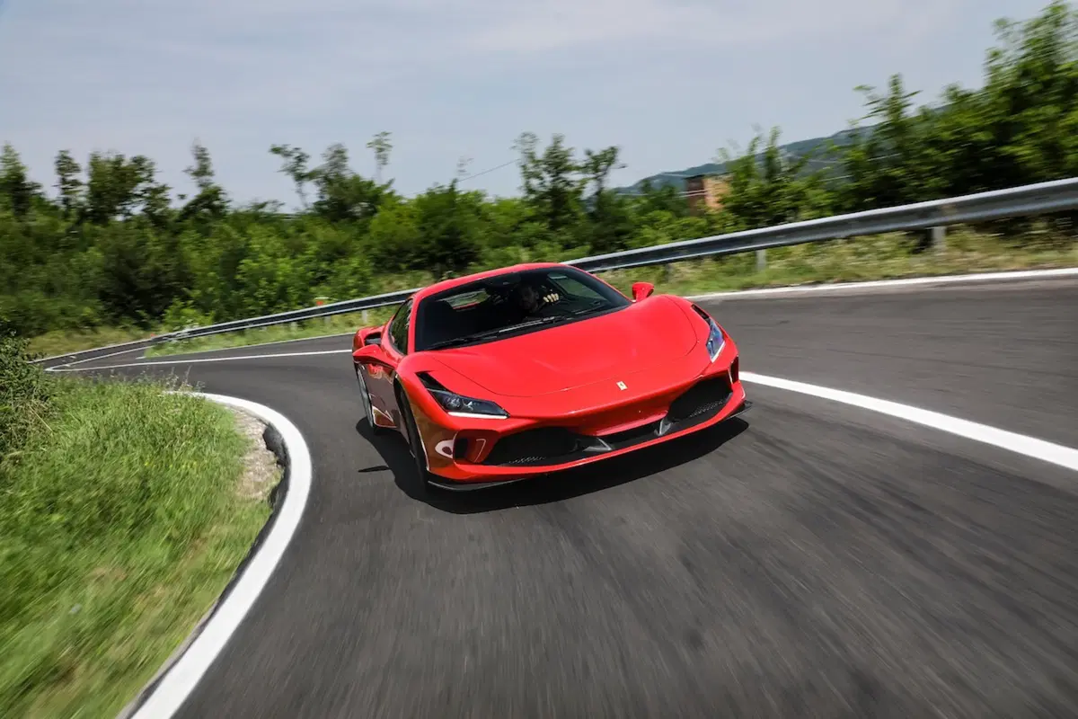Ferrari F8 Tributo, celebra la dinastia V8 con la forza di 720 CV [Video] (26)