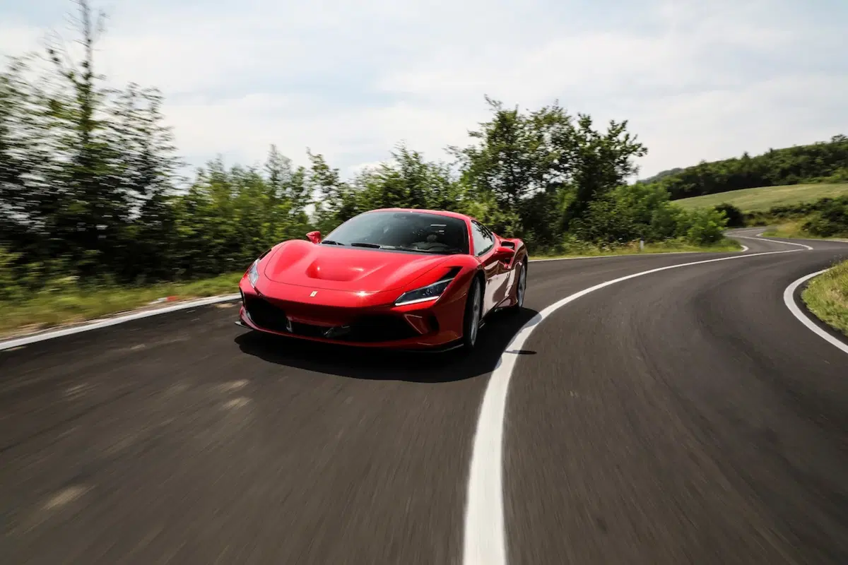 Ferrari F8 Tributo, celebra la dinastia V8 con la forza di 720 CV [Video] (28)