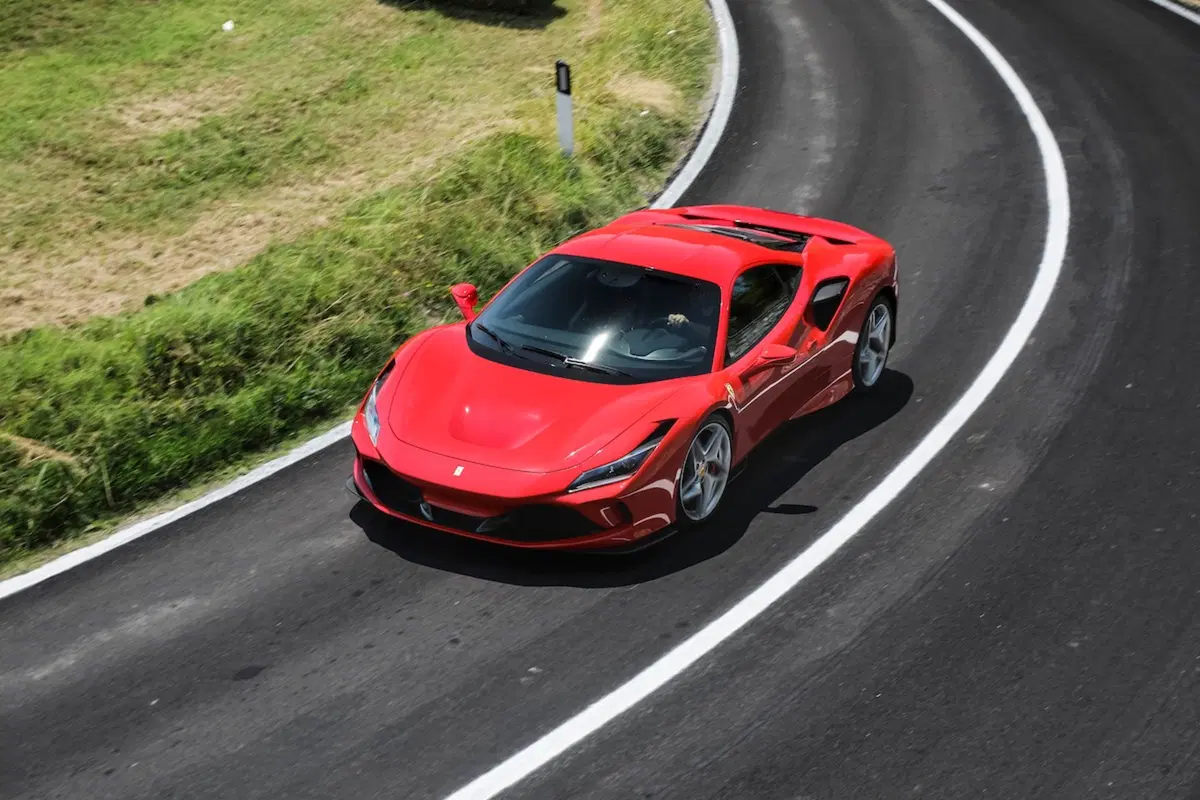 Ferrari F8 Tributo, celebra la dinastia V8 con la forza di 720 CV [Video] (31)