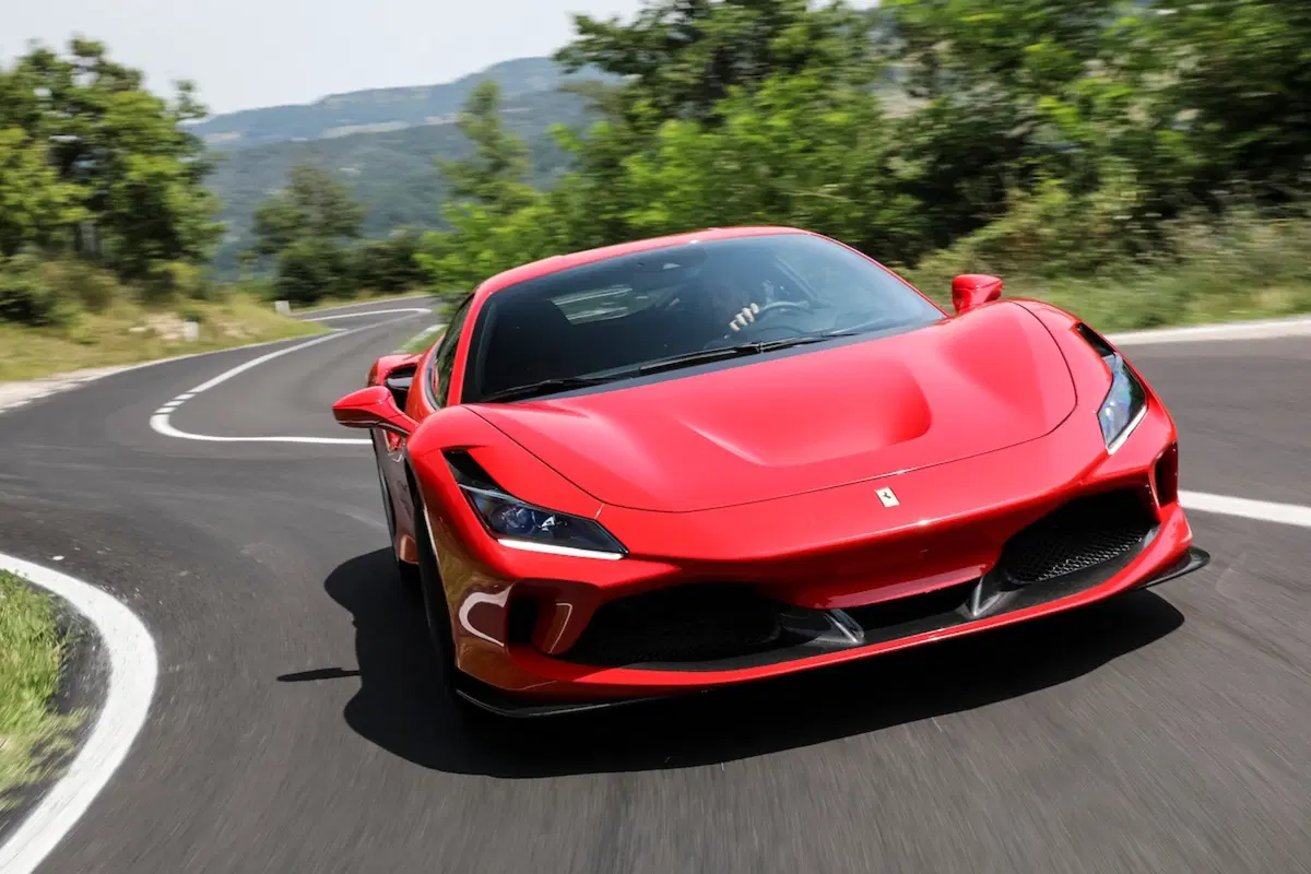 Ferrari F8 Tributo, celebra la dinastia V8 con la forza di 720 CV [Video] (27)