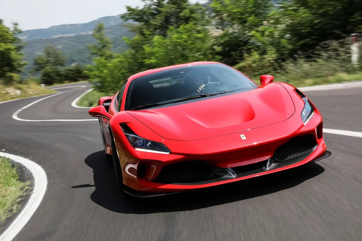 Ferrari F8 Tributo, celebra la dinastia V8 con la forza di 720 CV [Video] (29)
