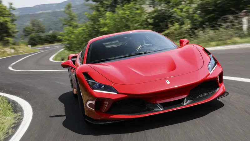 Ferrari F8 Tributo, celebra la dinastia V8 con la forza di 720 CV [Video]