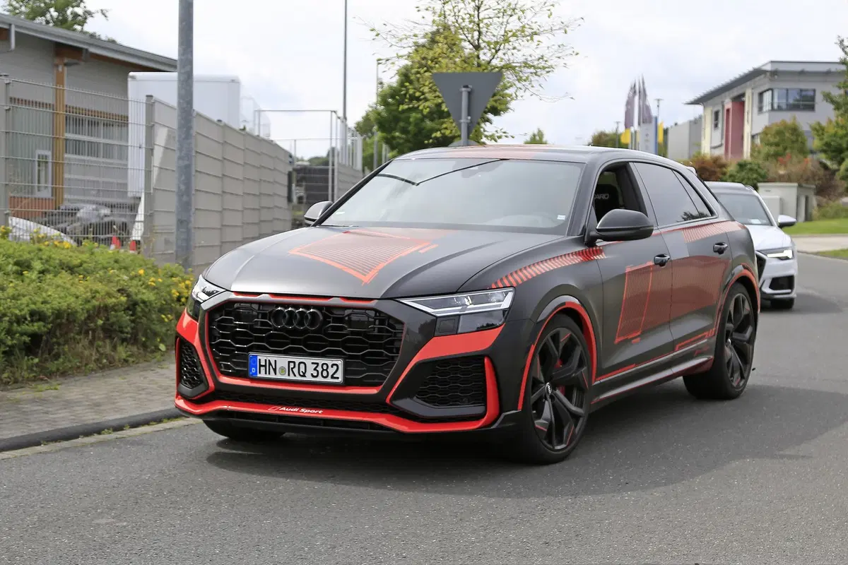 Audi RS Q8: la vedremo a Francoforte 2019? [Foto spia] (4)