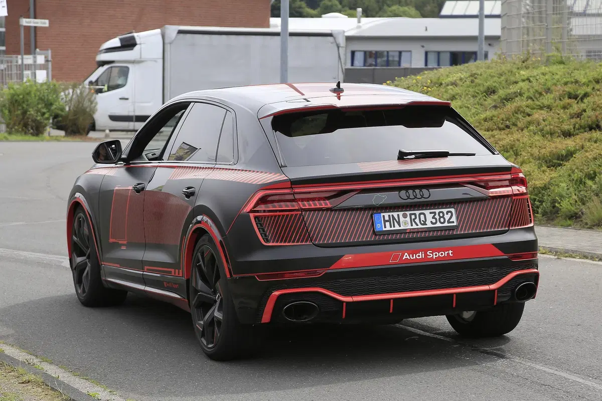 Audi RS Q8: la vedremo a Francoforte 2019? [Foto spia] (2)