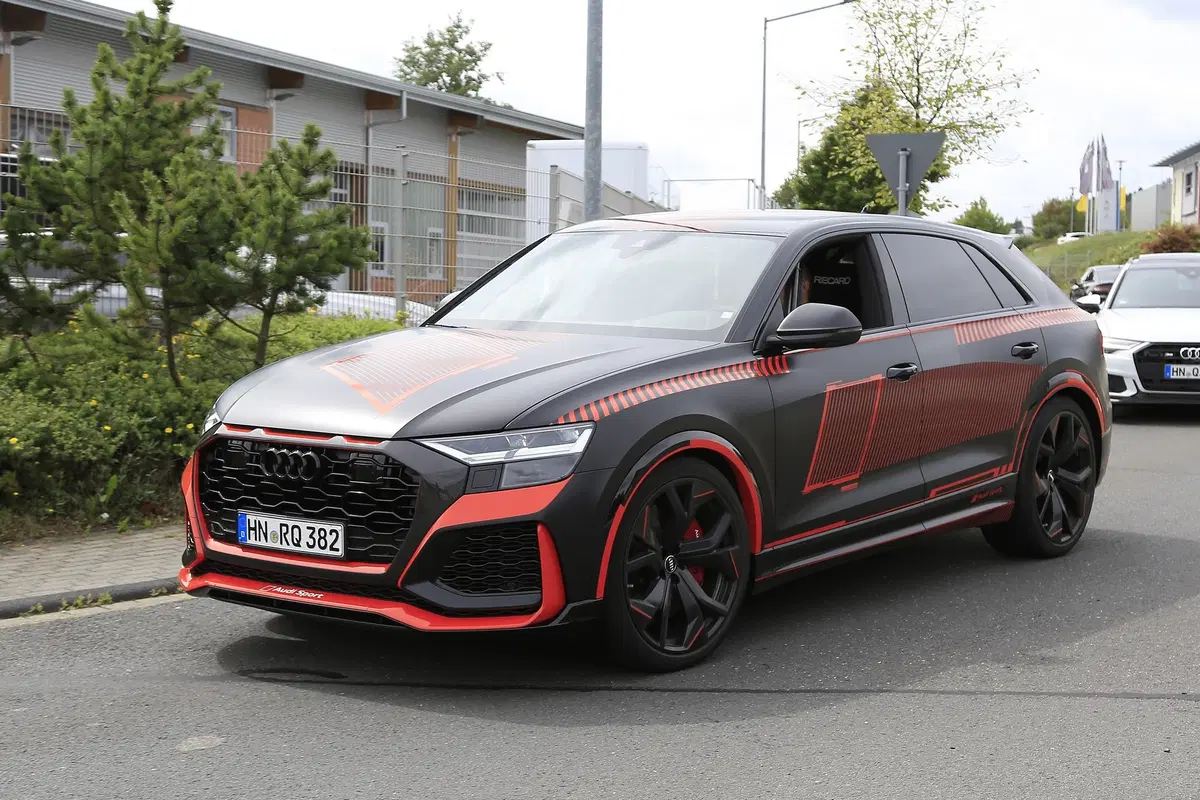 Audi RS Q8: la vedremo a Francoforte 2019? [Foto spia] (12)