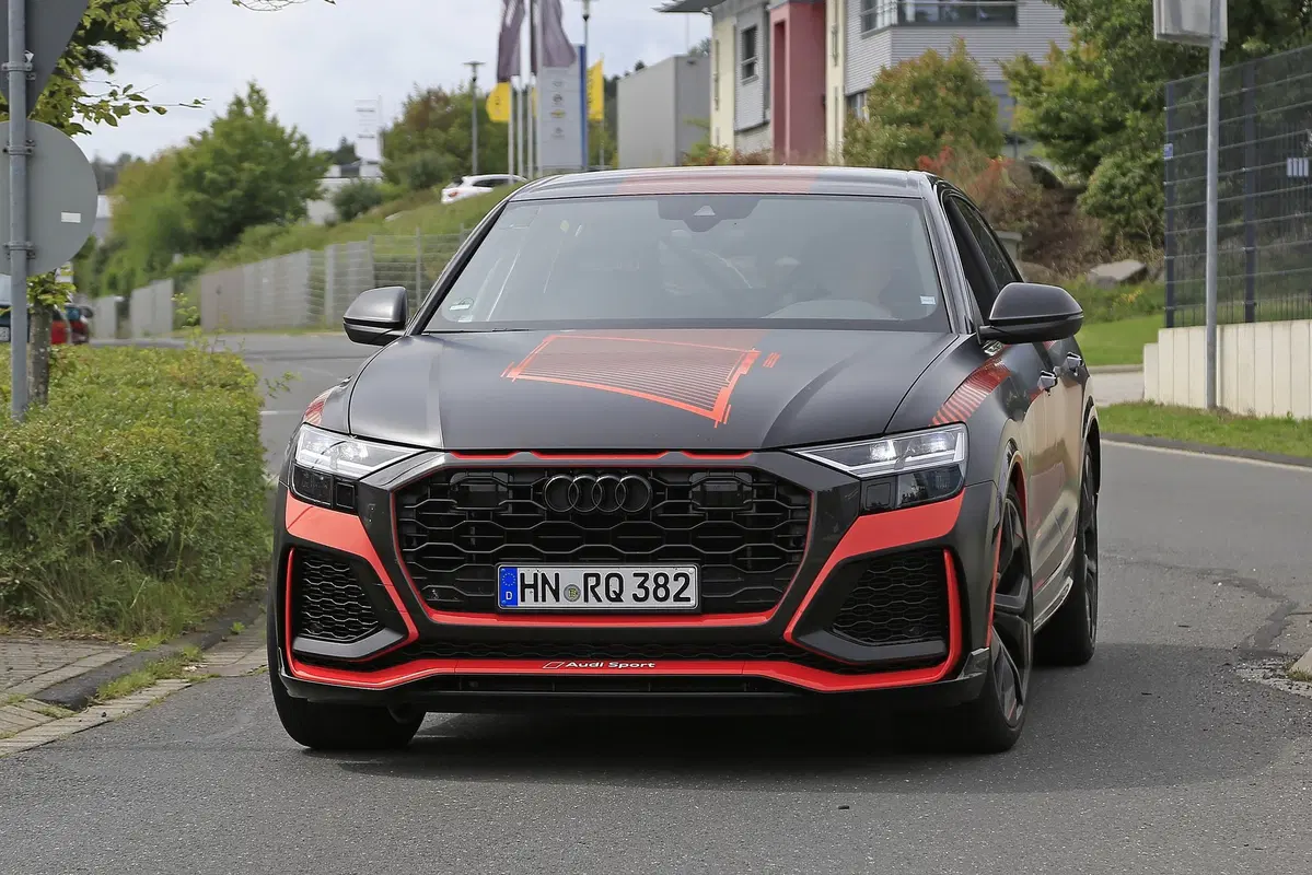 Audi RS Q8: la vedremo a Francoforte 2019? [Foto spia] (10)
