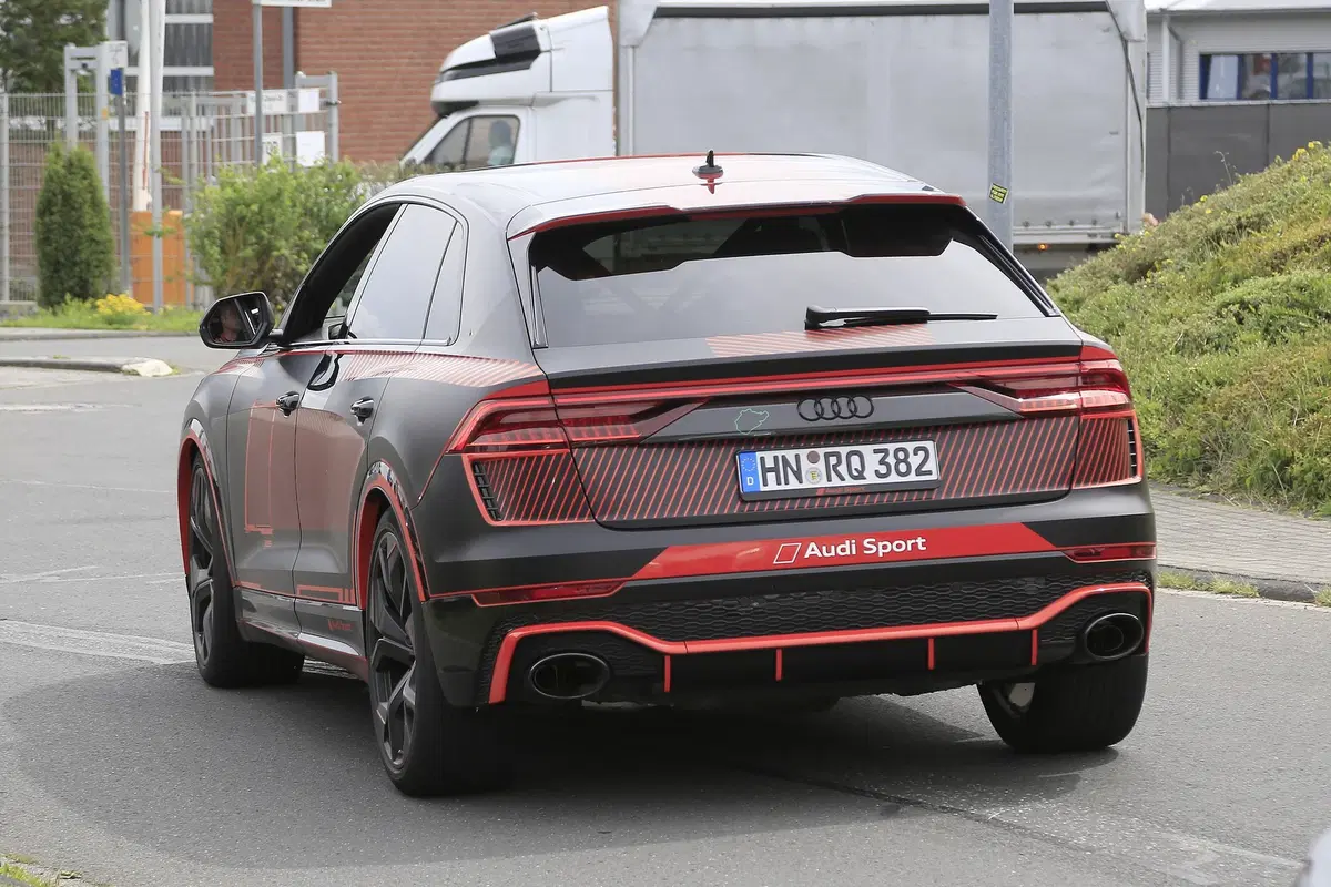 Audi RS Q8: la vedremo a Francoforte 2019? [Foto spia] (6)