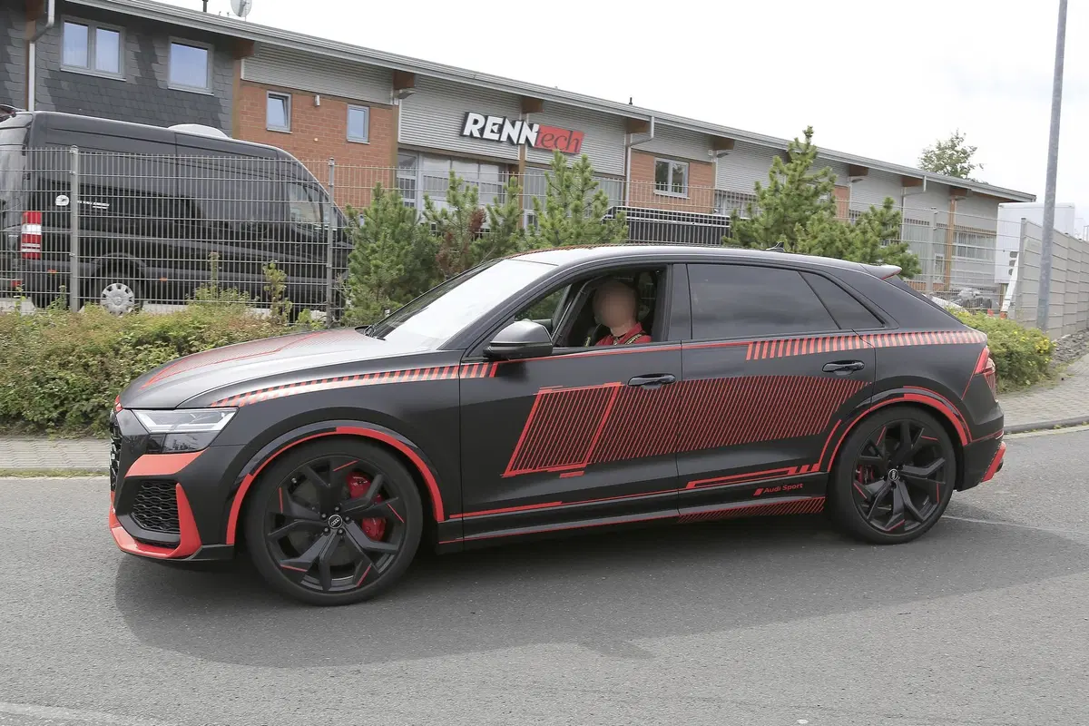 Audi RS Q8: la vedremo a Francoforte 2019? [Foto spia] (9)