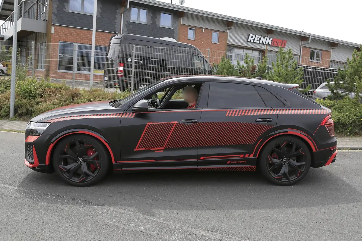 Audi RS Q8: la vedremo a Francoforte 2019? [Foto spia] (3)
