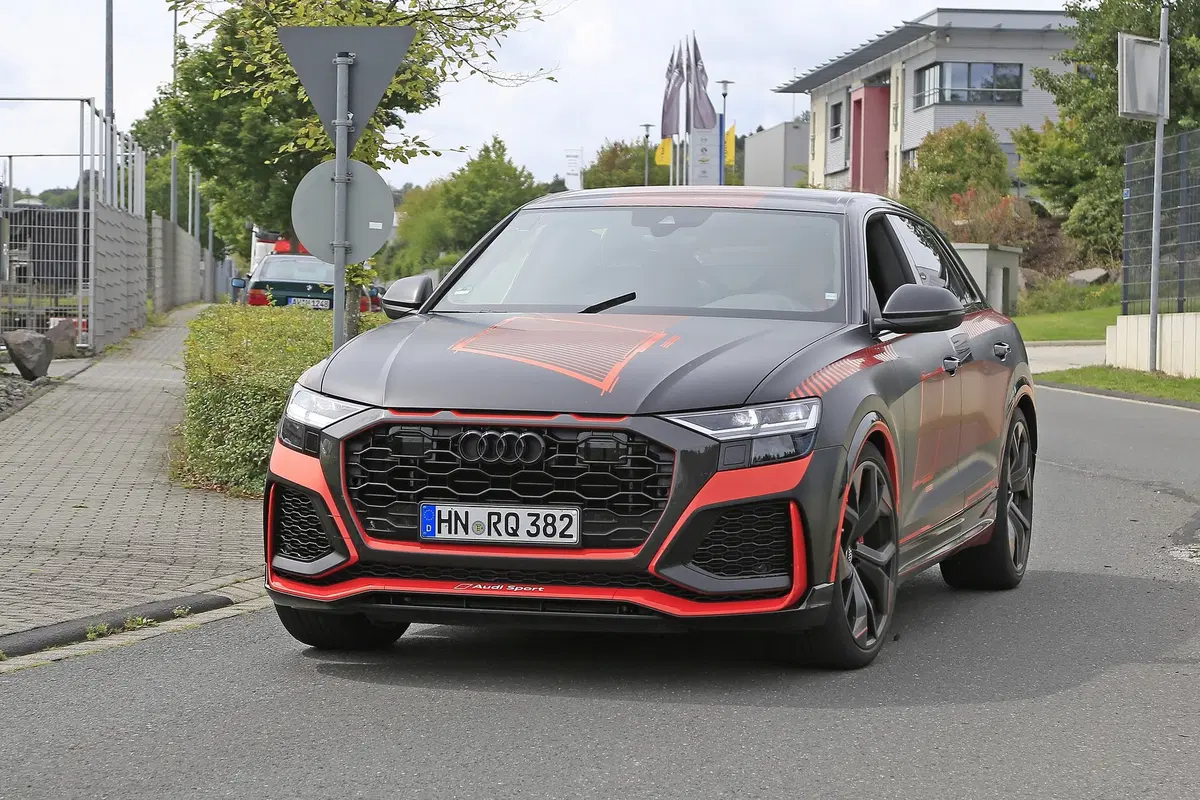 Audi RS Q8: la vedremo a Francoforte 2019? [Foto spia] (8)