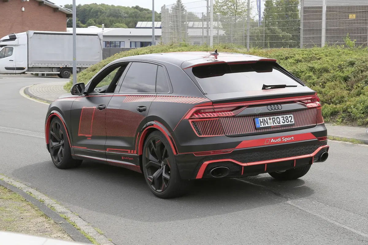 Audi RS Q8: la vedremo a Francoforte 2019? [Foto spia] (11)