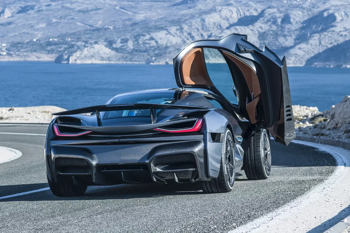 Rimac C_Two, l’elettrica con prestazioni da urlo: 1914 CV e 412 km/h (7)