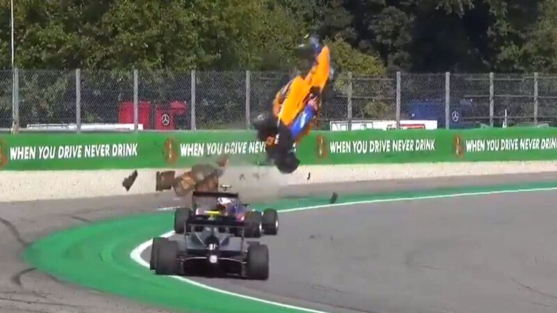 Incredibile incidente per Peroni in F3 a Monza: ecco il suo VOLO [video]
