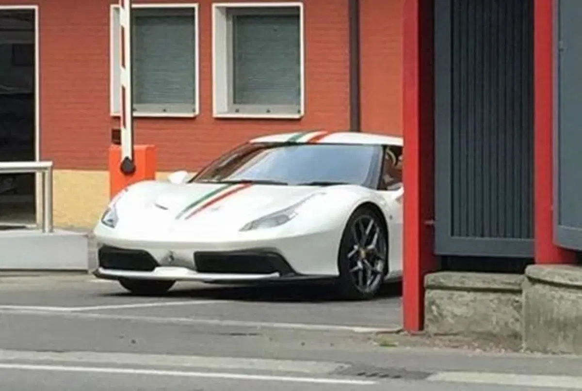 Ferrari: in arrivo una 488 “speciale”? (2)