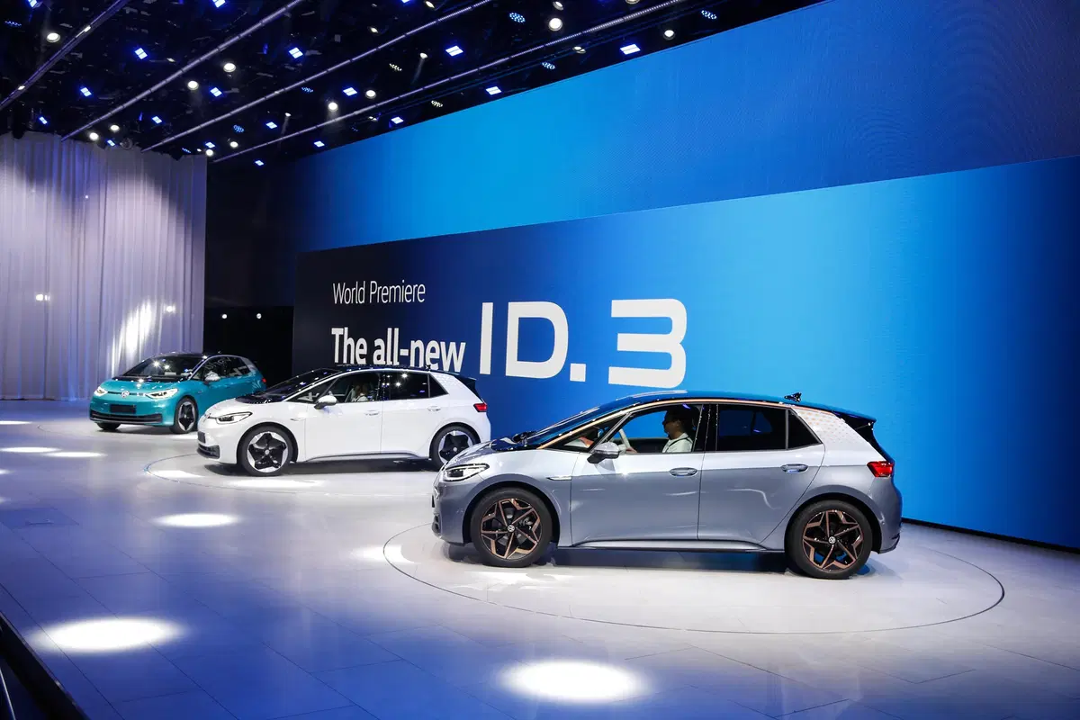 Volkswagen ID.3 al Salone di Francoforte 2019: parte la rivoluzione auto elettrica tedesca [video] (11)