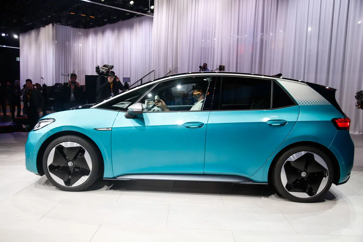 Volkswagen ID.3 al Salone di Francoforte 2019: parte la rivoluzione auto elettrica tedesca [video] (14)