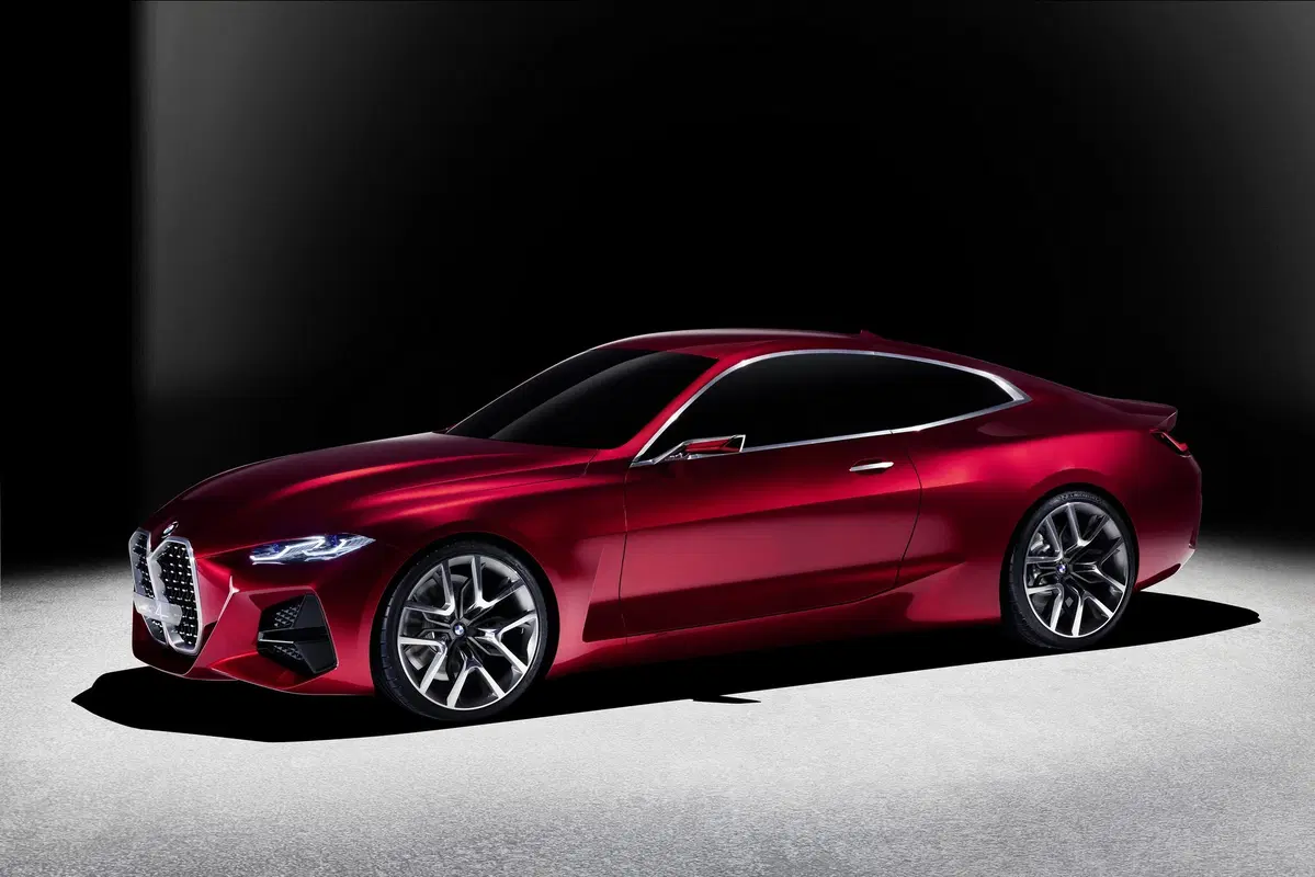 BMW Concept 4: anticipazione del futuro design al Salone di Francoforte 2019 (11)