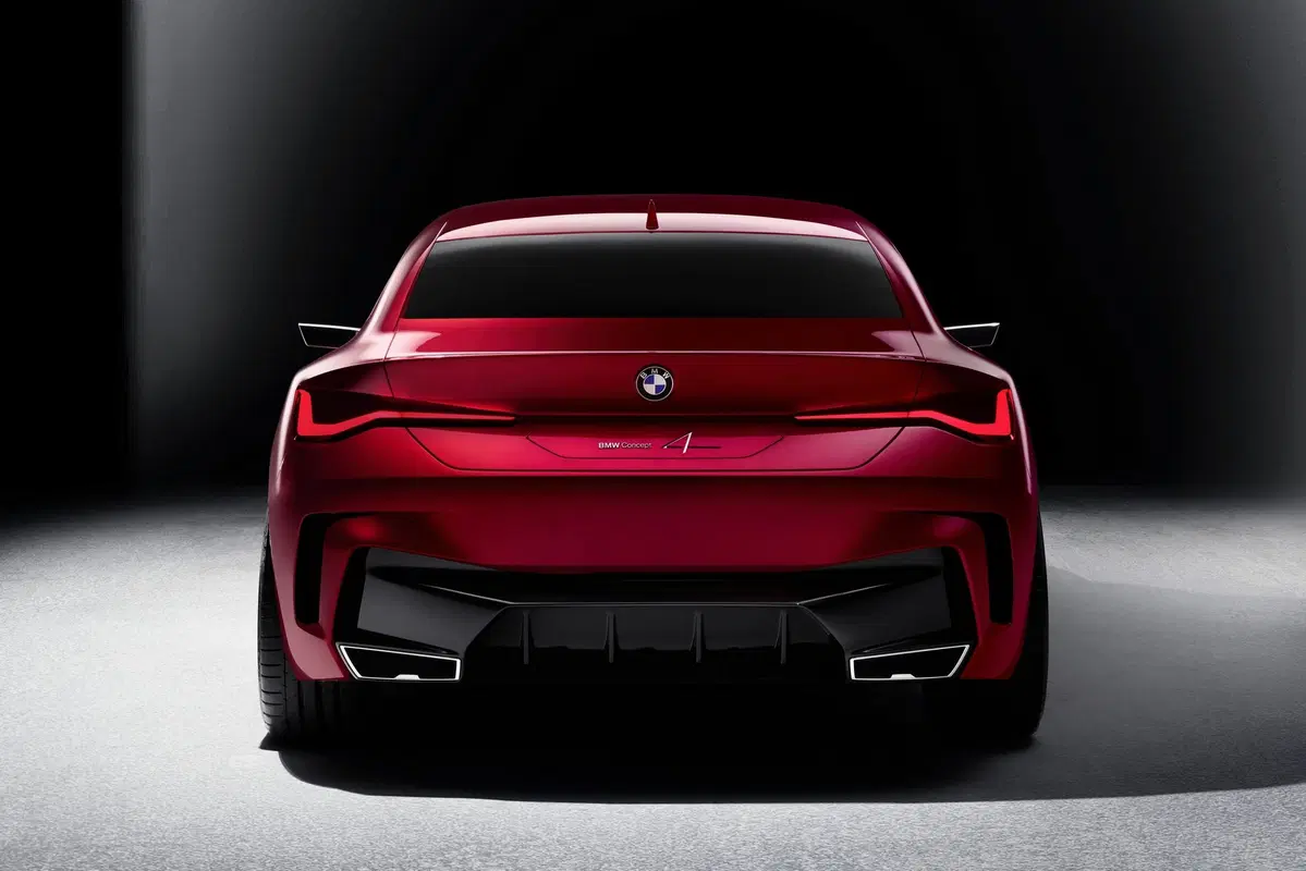 BMW Concept 4: anticipazione del futuro design al Salone di Francoforte 2019 (13)