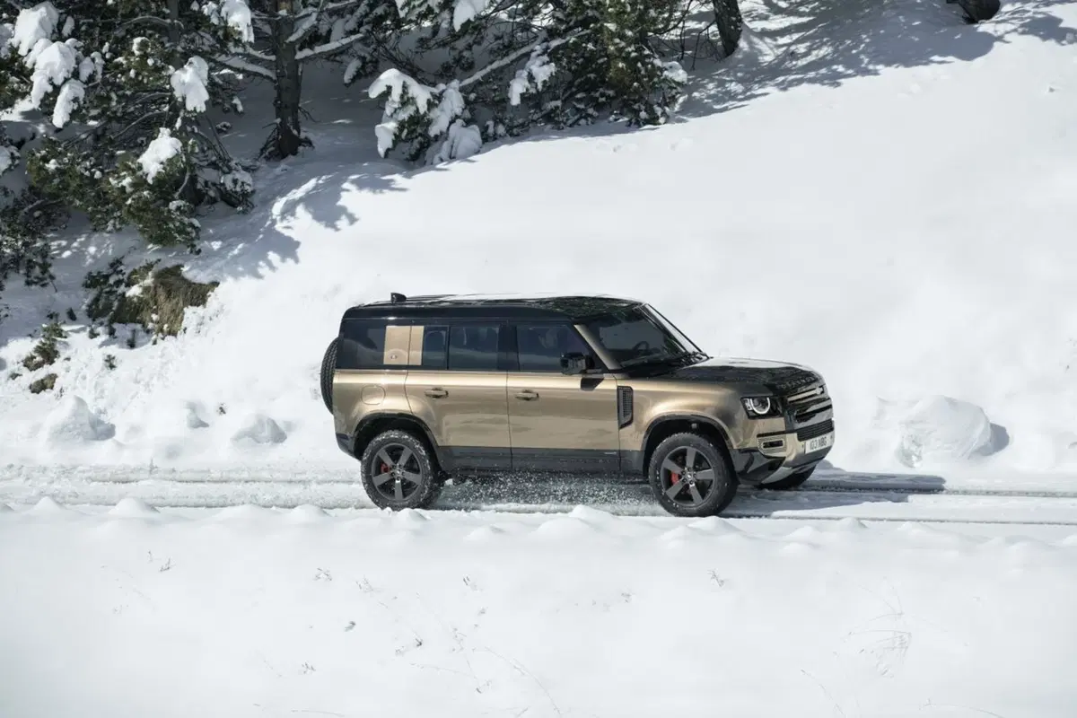 Nuovo Land Rover Defender: il ritorno della leggenda al Salone di Francoforte 2019 (18)