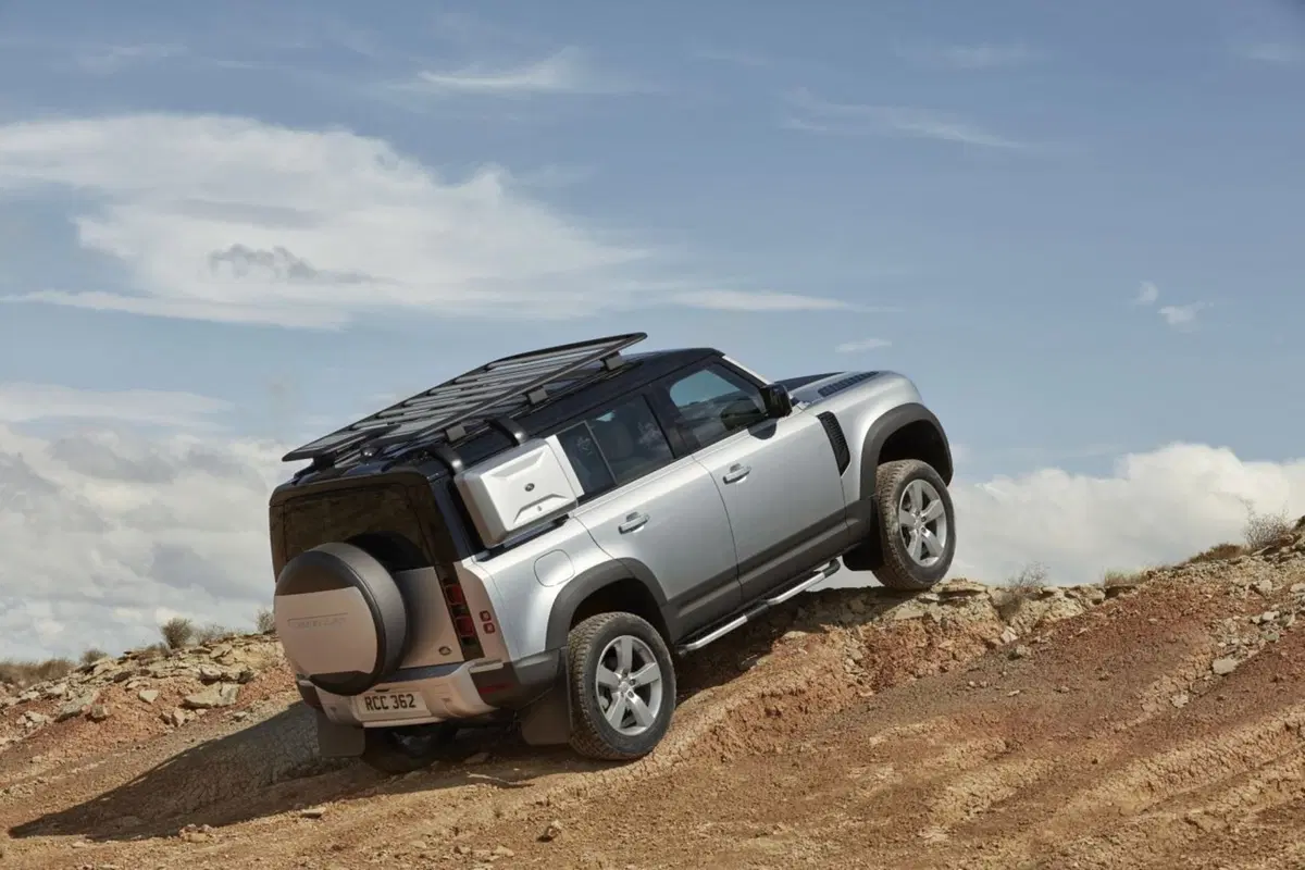 Nuovo Land Rover Defender: il ritorno della leggenda al Salone di Francoforte 2019 (16)