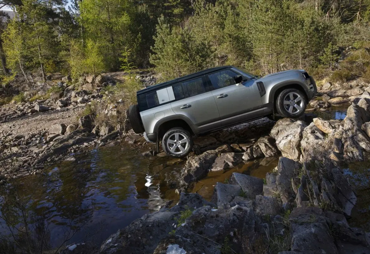 Nuovo Land Rover Defender: il ritorno della leggenda al Salone di Francoforte 2019 (21)