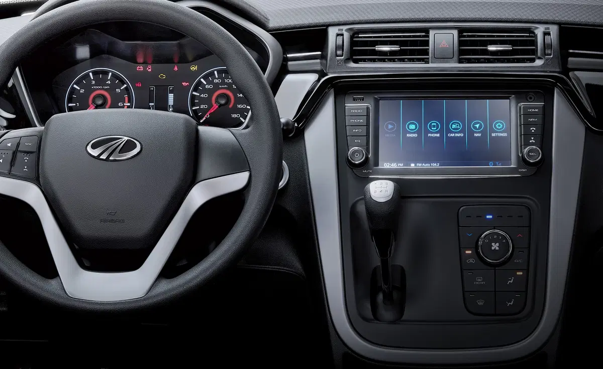 Mahindra KUV100 1.2 K6+ (11)