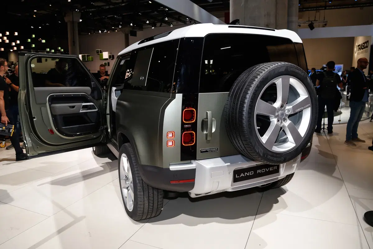 Nuovo Land Rover Defender: il ritorno della leggenda al Salone di Francoforte 2019 [Video] (6)