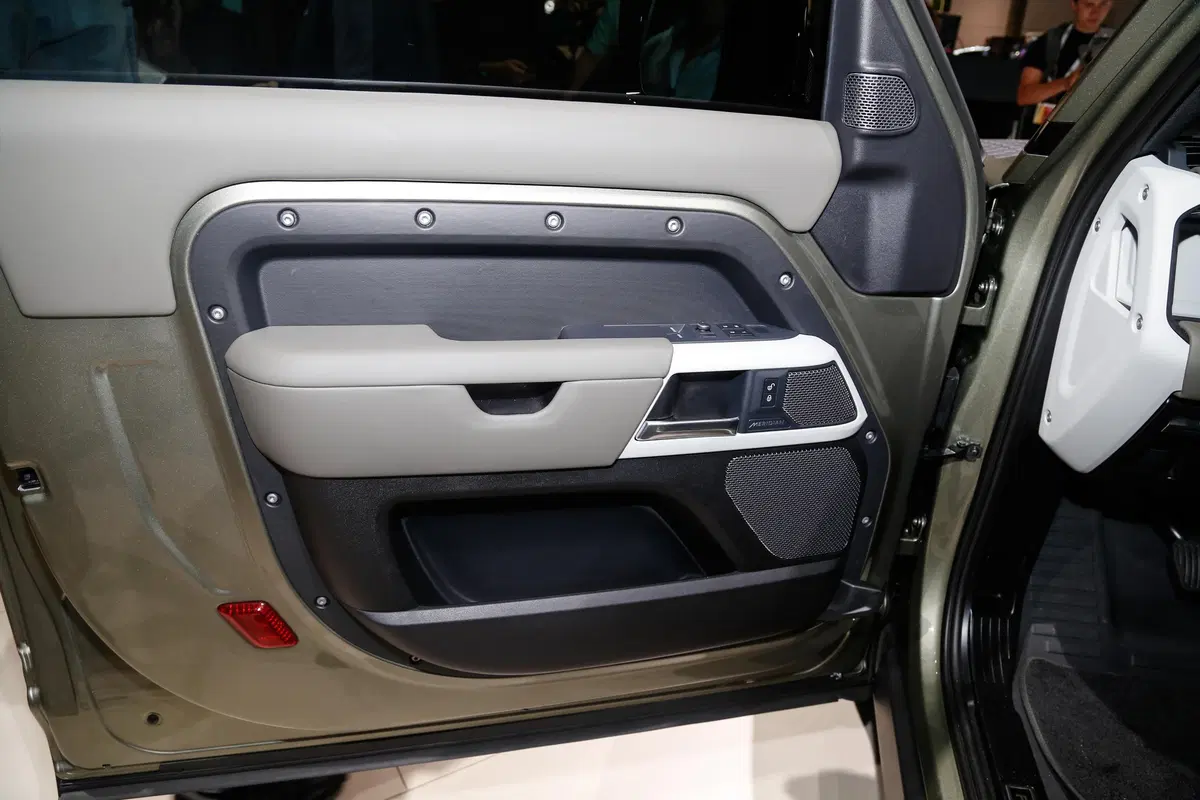 Nuovo Land Rover Defender: il ritorno della leggenda al Salone di Francoforte 2019 [Video] (9)