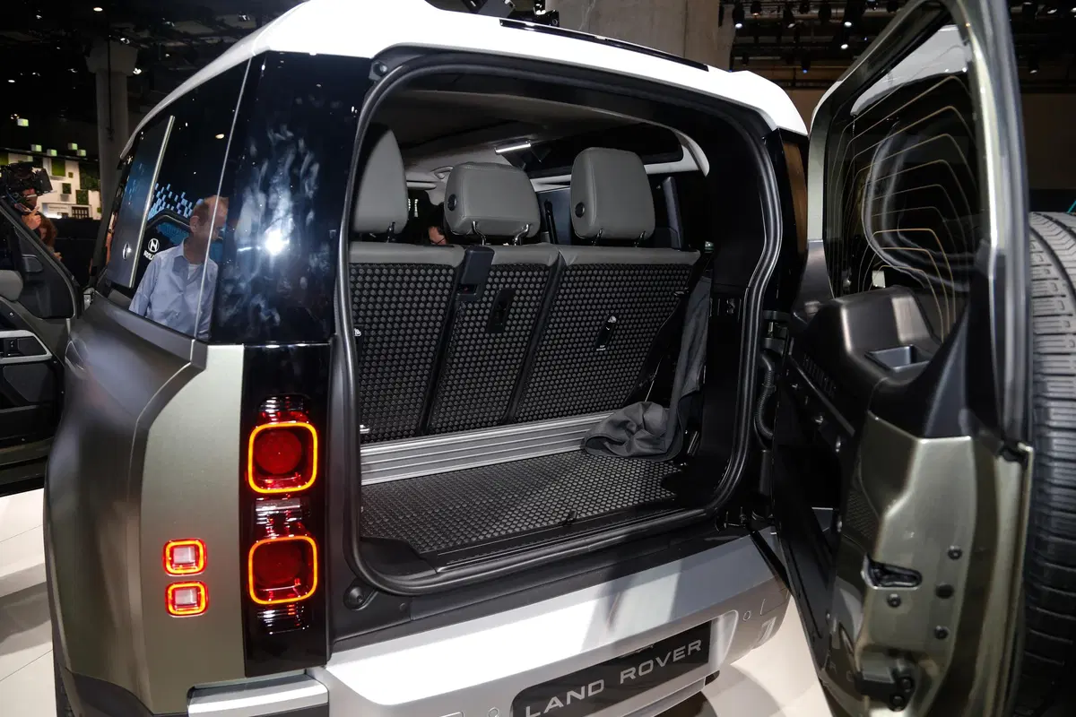 Nuovo Land Rover Defender: il ritorno della leggenda al Salone di Francoforte 2019 [Video] (8)