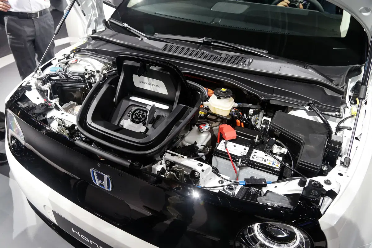 Honda e, svelati i prezzi al Salone di Francoforte 2019: da 35.500 euro (7)