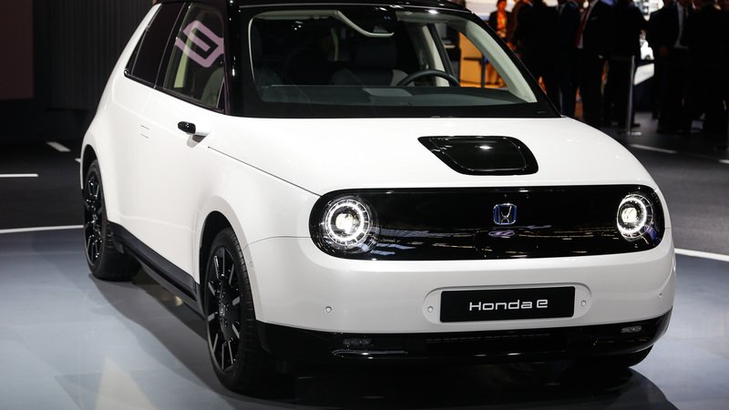 Honda e, svelati i prezzi al Salone di Francoforte 2019: da 35.500 euro
