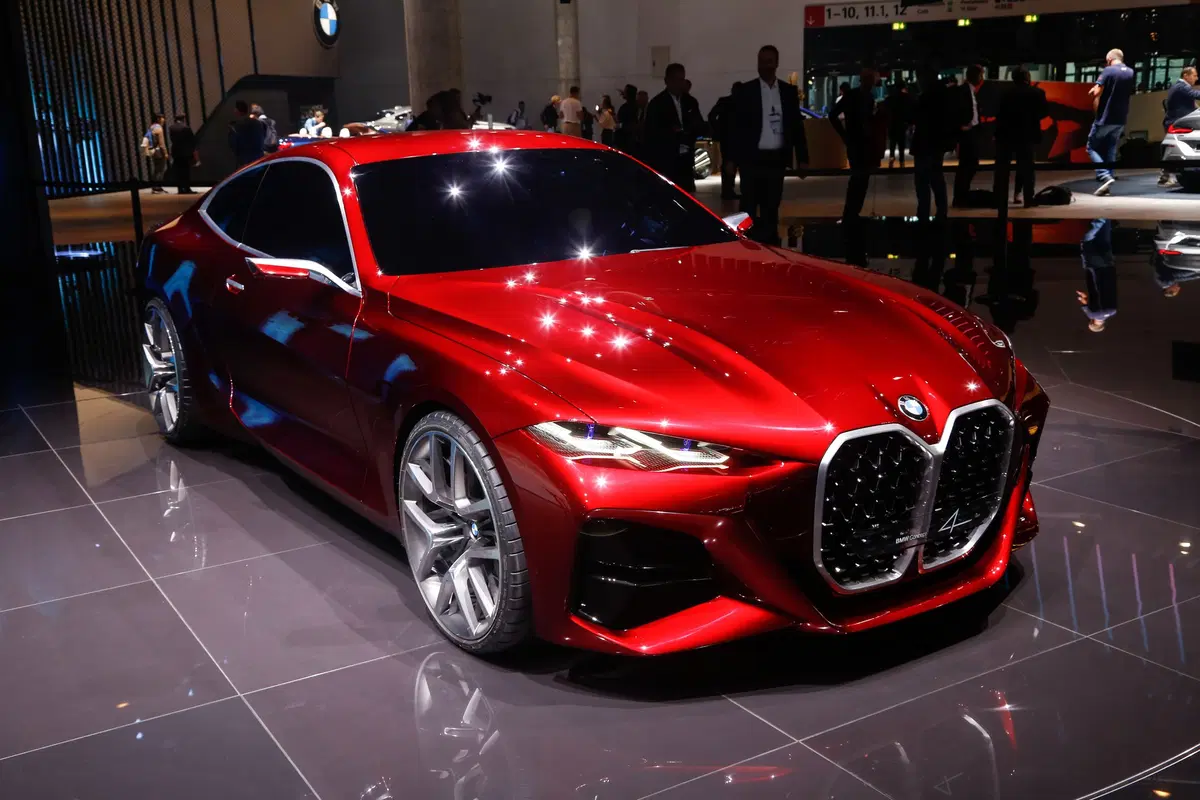 BMW Concept 4: anticipazione del futuro design al Salone di Francoforte 2019 (6)