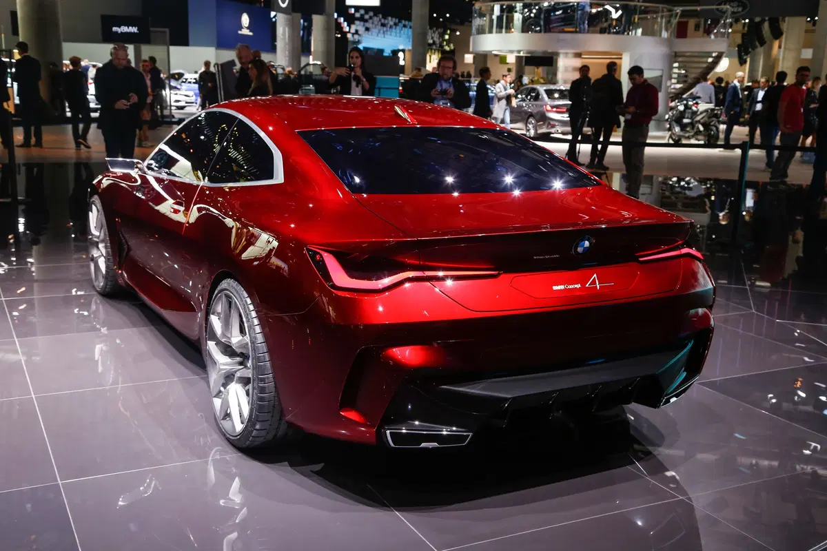 BMW Concept 4: anticipazione del futuro design al Salone di Francoforte 2019 (7)