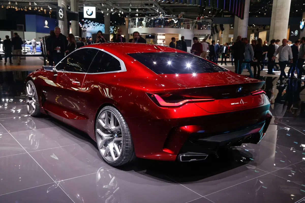 BMW Concept 4: anticipazione del futuro design al Salone di Francoforte 2019