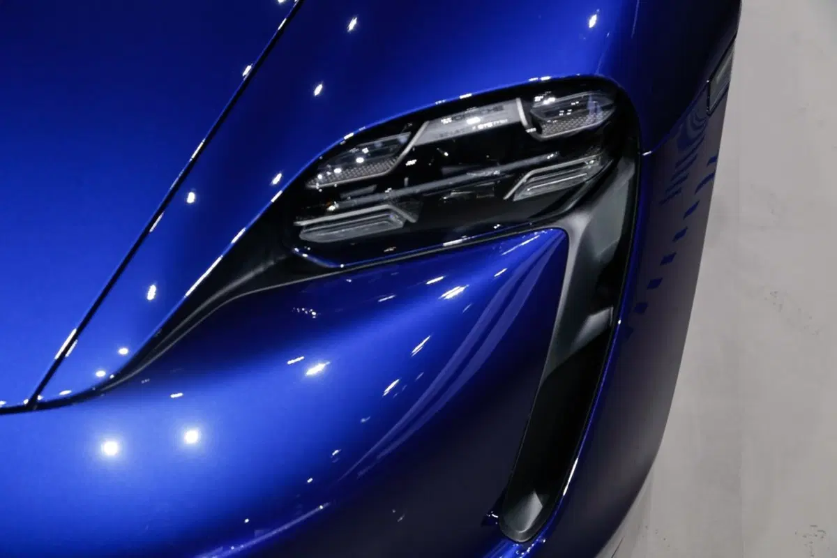 Porsche Taycan, l'era elettrica parte dal Salone di Francoforte 2019 (2)