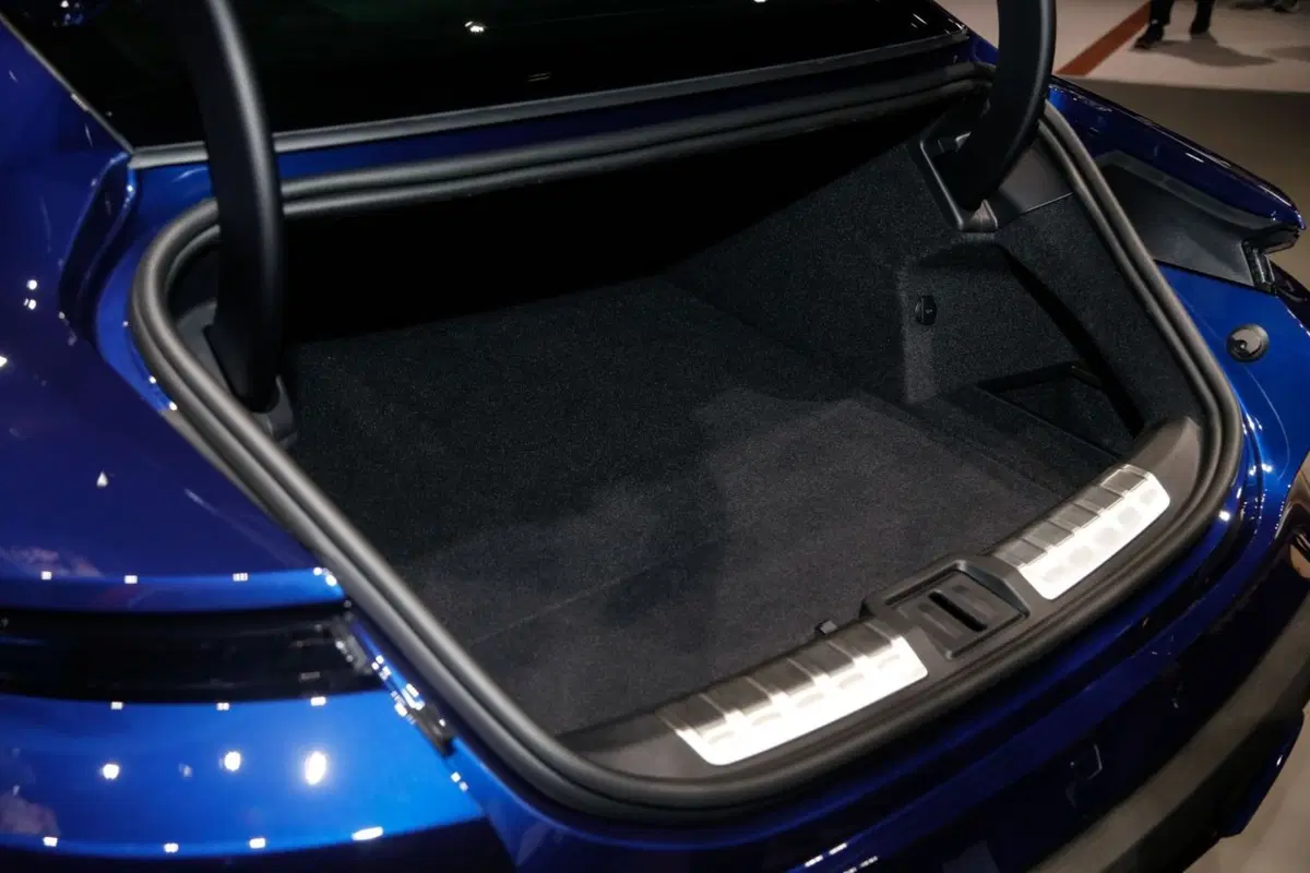 Porsche Taycan, l'era elettrica parte dal Salone di Francoforte 2019 (14)