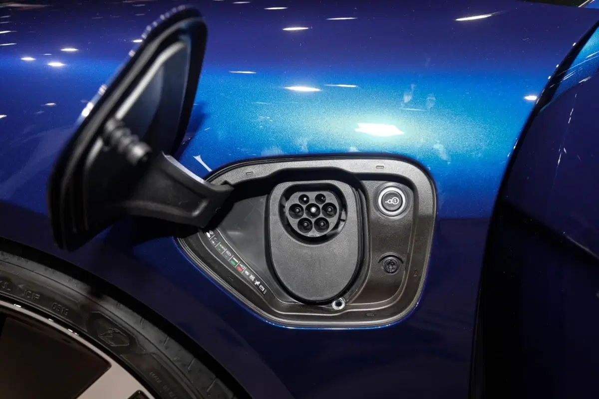 Porsche Taycan, l'era elettrica parte dal Salone di Francoforte 2019 (19)