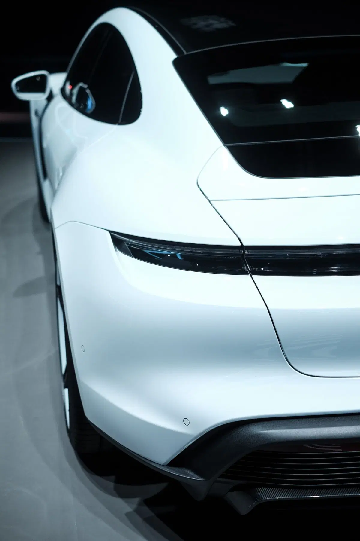 Porsche Taycan, l'era elettrica parte dal Salone di Francoforte 2019 (21)