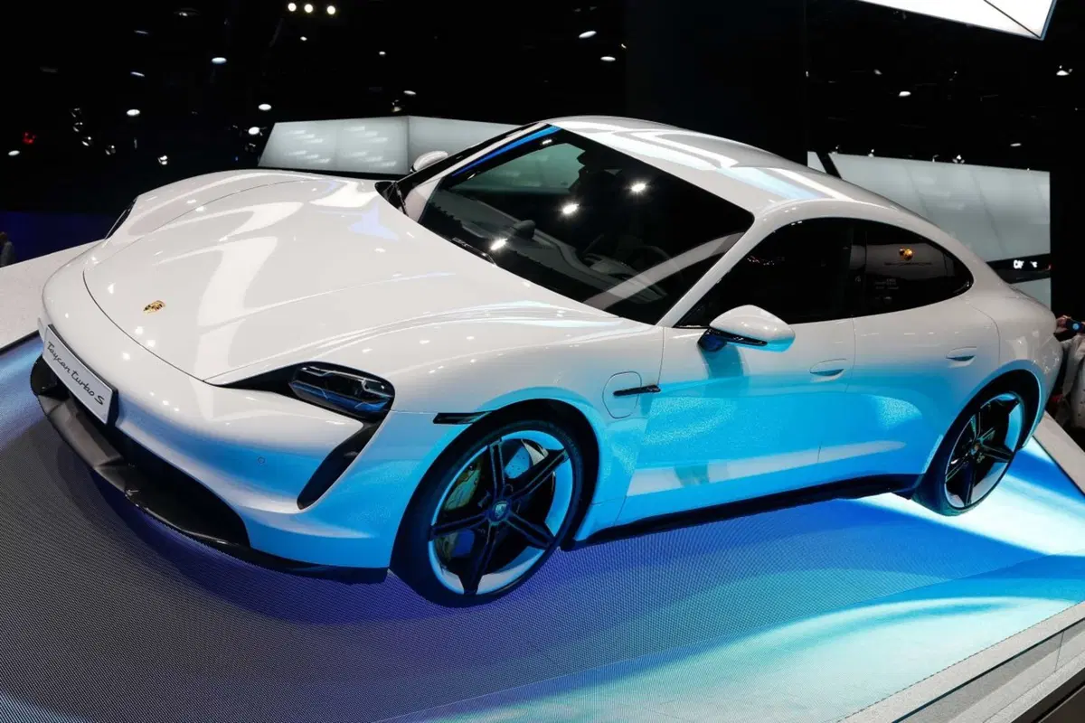 Porsche Taycan, l'era elettrica parte dal Salone di Francoforte 2019 (27)