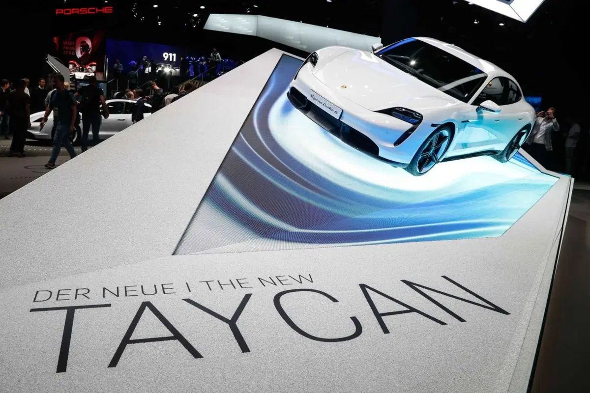 Porsche Taycan, l'era elettrica parte dal Salone di Francoforte 2019 (29)