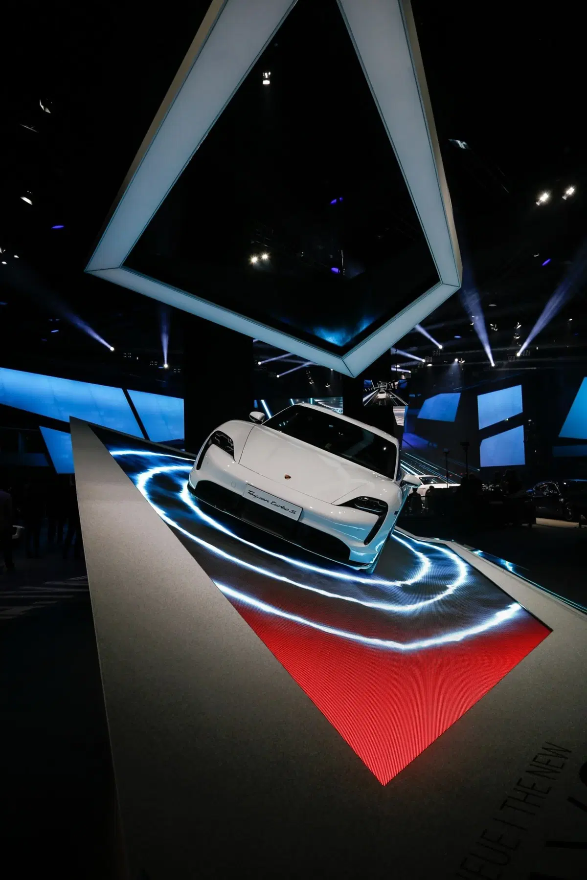 Porsche Taycan, l'era elettrica parte dal Salone di Francoforte 2019 (30)