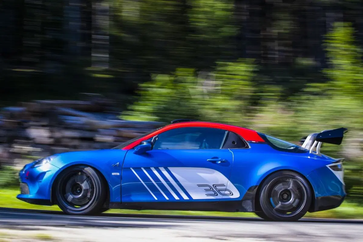Alpine A110 Rally, 300 CV per correre come ai vecchi tempi (5)