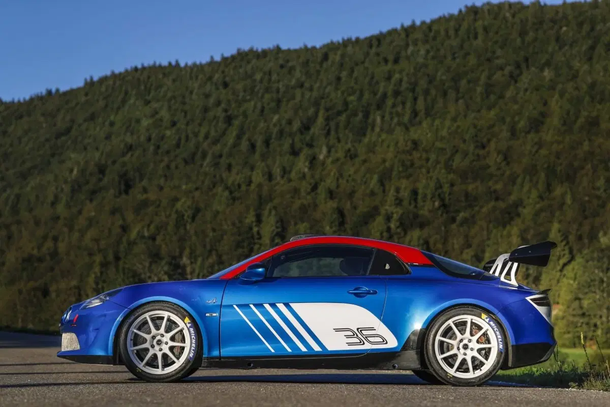 Alpine A110 Rally, 300 CV per correre come ai vecchi tempi (6)